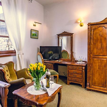 Hotel Folwark Stara Winiarnia à Mszana Dolna Extérieur photo