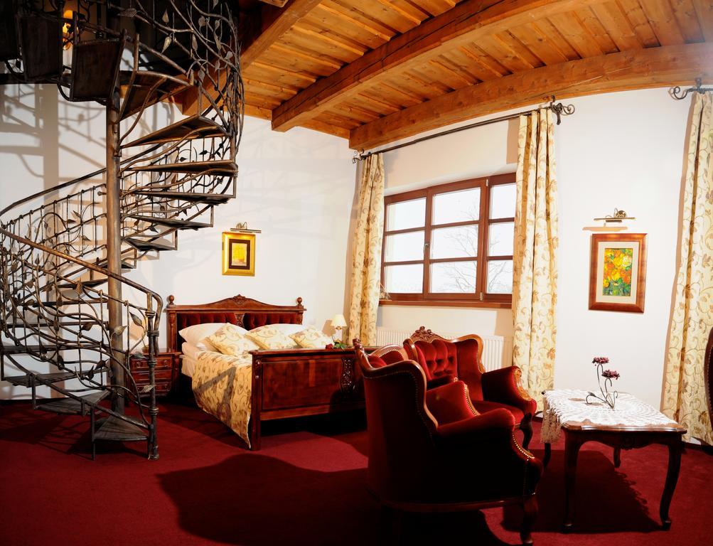 Hotel Folwark Stara Winiarnia à Mszana Dolna Chambre photo