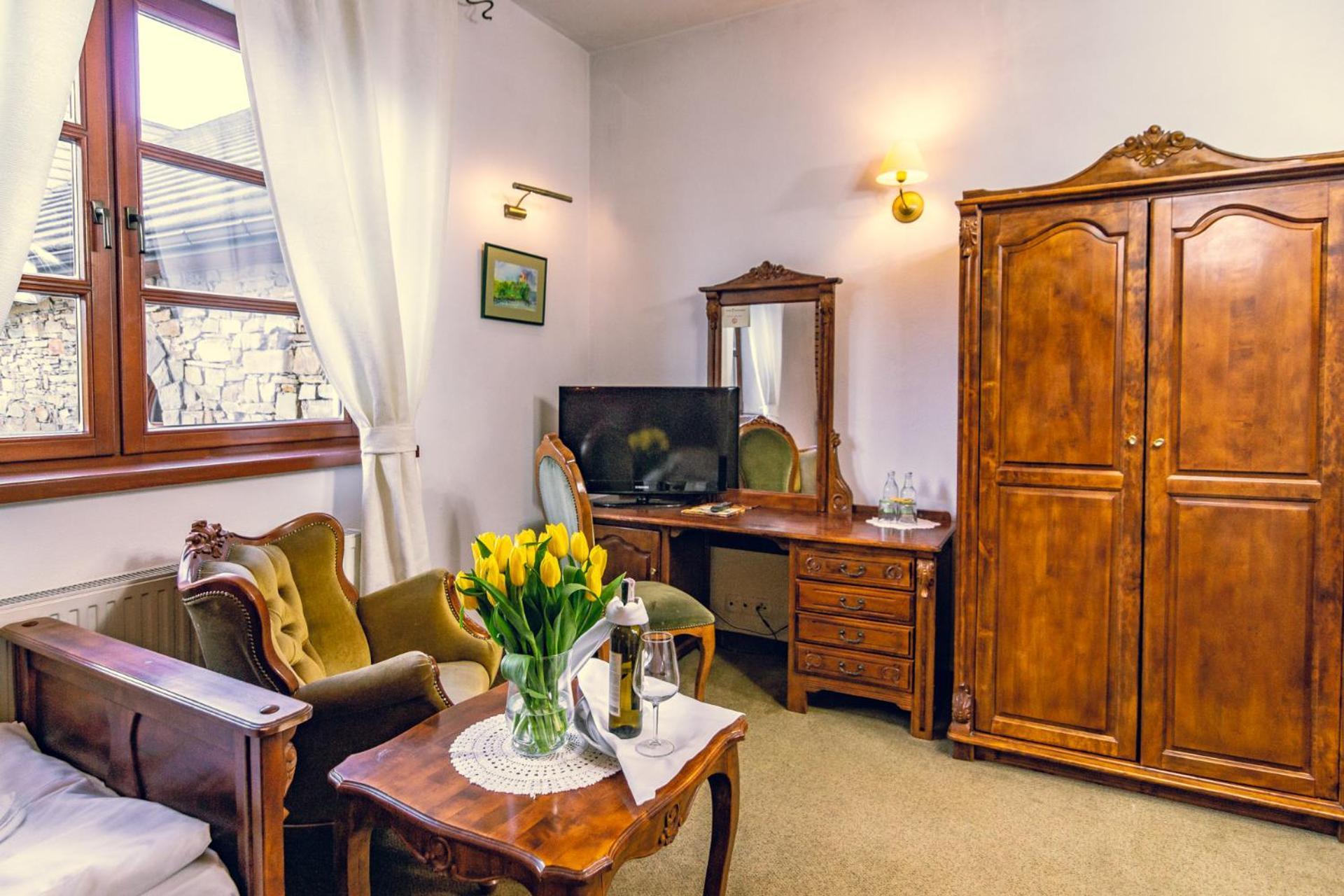 Hotel Folwark Stara Winiarnia à Mszana Dolna Extérieur photo