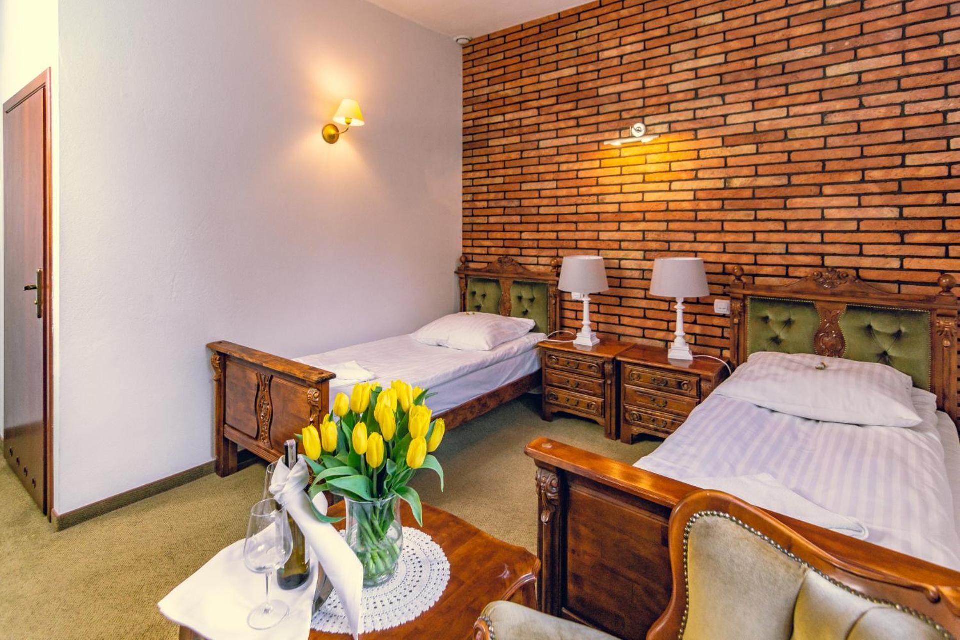 Hotel Folwark Stara Winiarnia à Mszana Dolna Extérieur photo