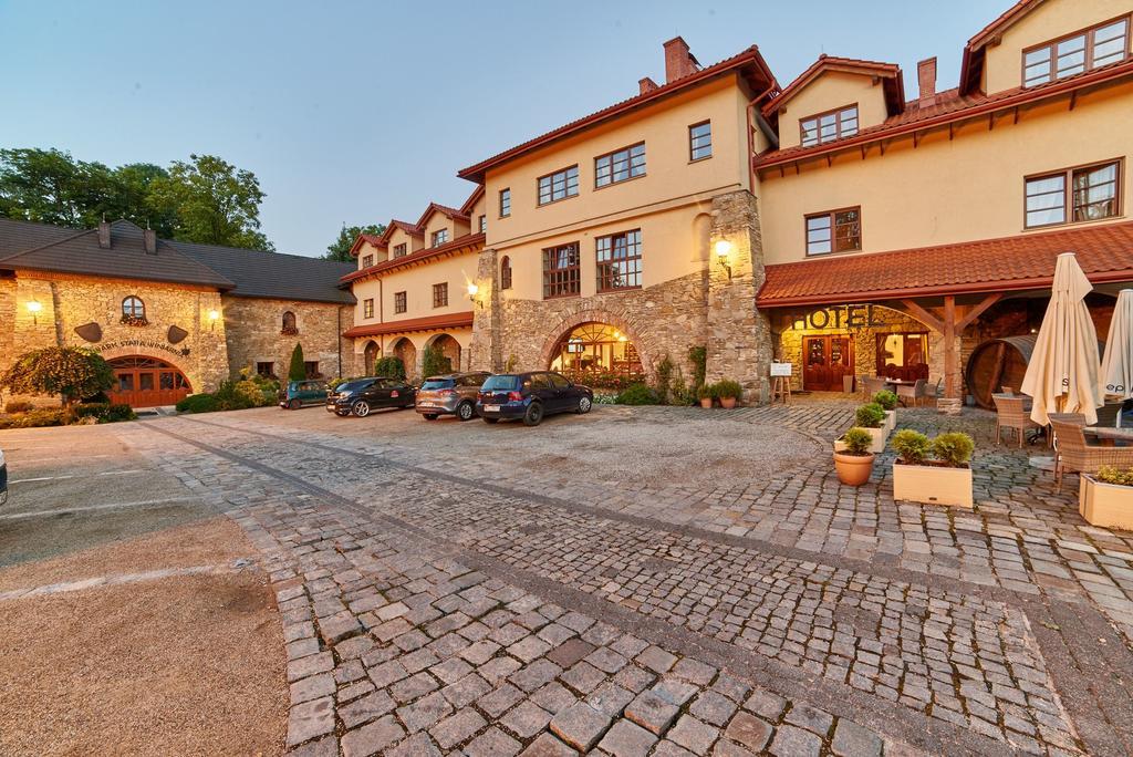 Hotel Folwark Stara Winiarnia à Mszana Dolna Extérieur photo