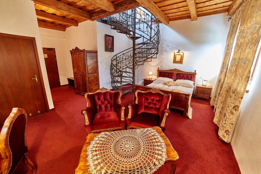 Hotel Folwark Stara Winiarnia à Mszana Dolna Extérieur photo
