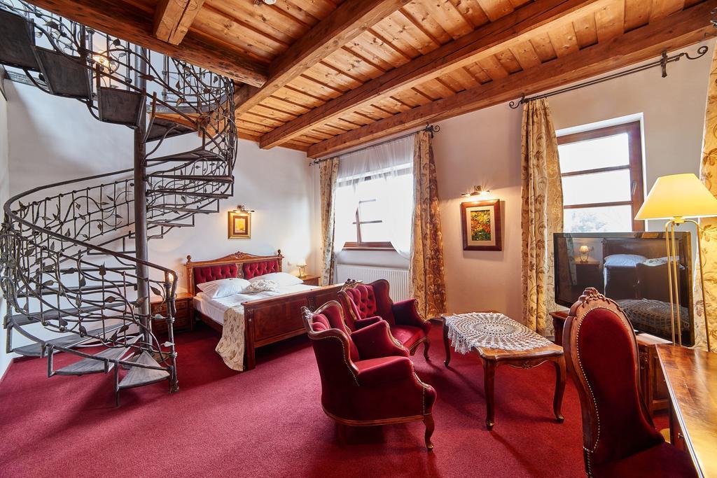Hotel Folwark Stara Winiarnia à Mszana Dolna Extérieur photo
