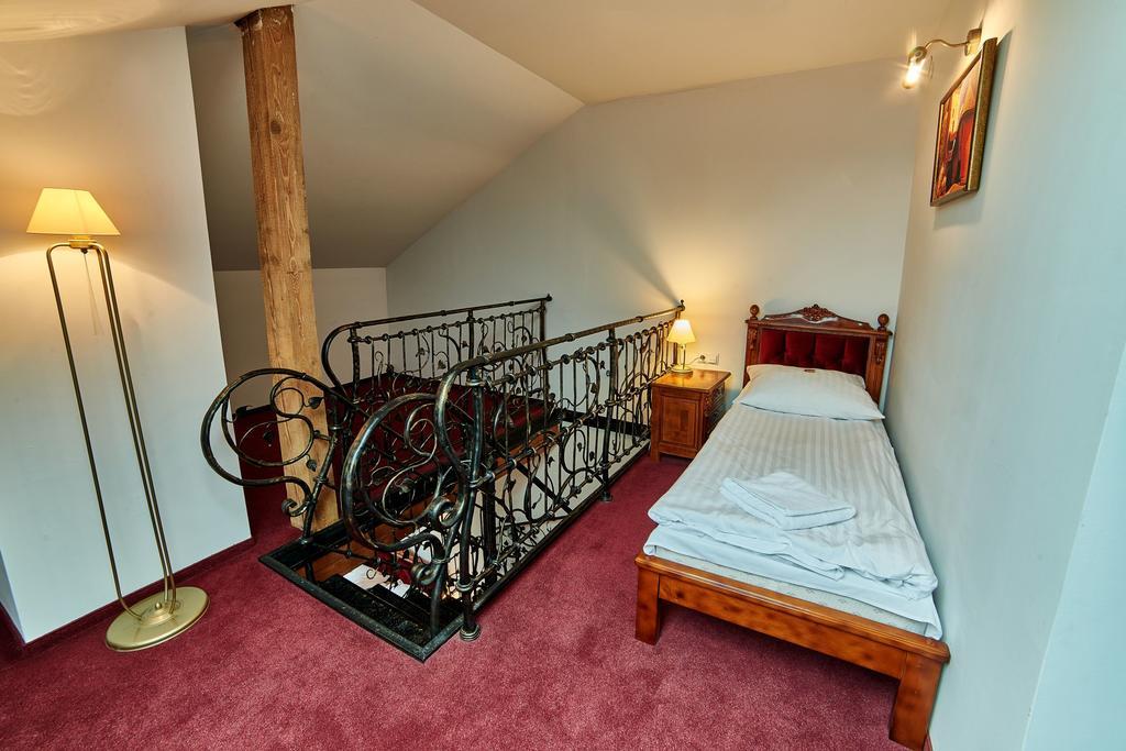 Hotel Folwark Stara Winiarnia à Mszana Dolna Extérieur photo