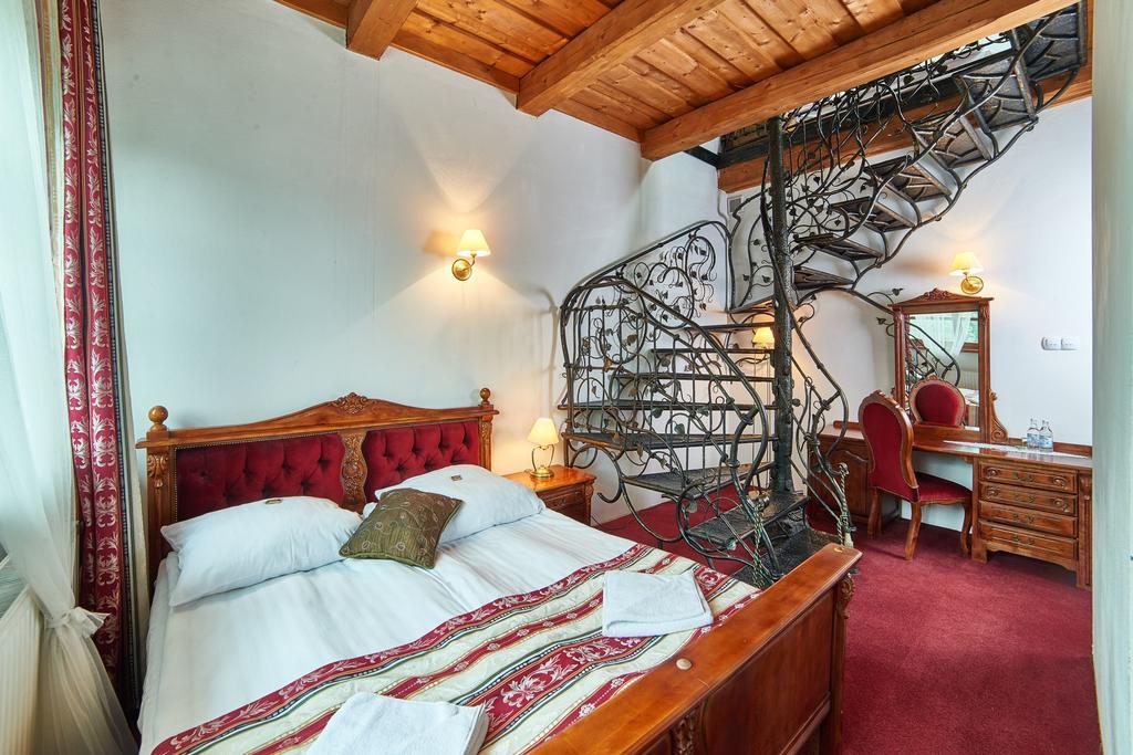 Hotel Folwark Stara Winiarnia à Mszana Dolna Extérieur photo
