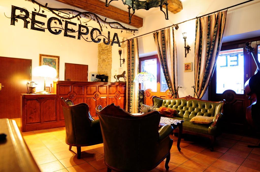 Hotel Folwark Stara Winiarnia à Mszana Dolna Extérieur photo