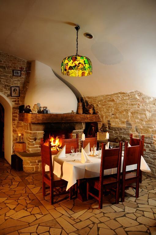 Hotel Folwark Stara Winiarnia à Mszana Dolna Extérieur photo
