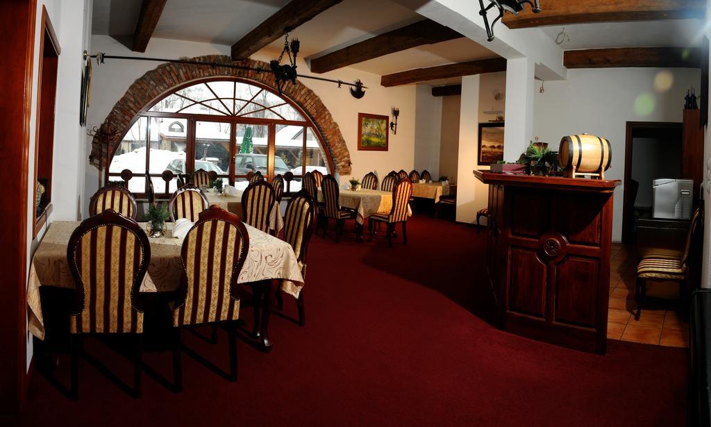 Hotel Folwark Stara Winiarnia à Mszana Dolna Extérieur photo